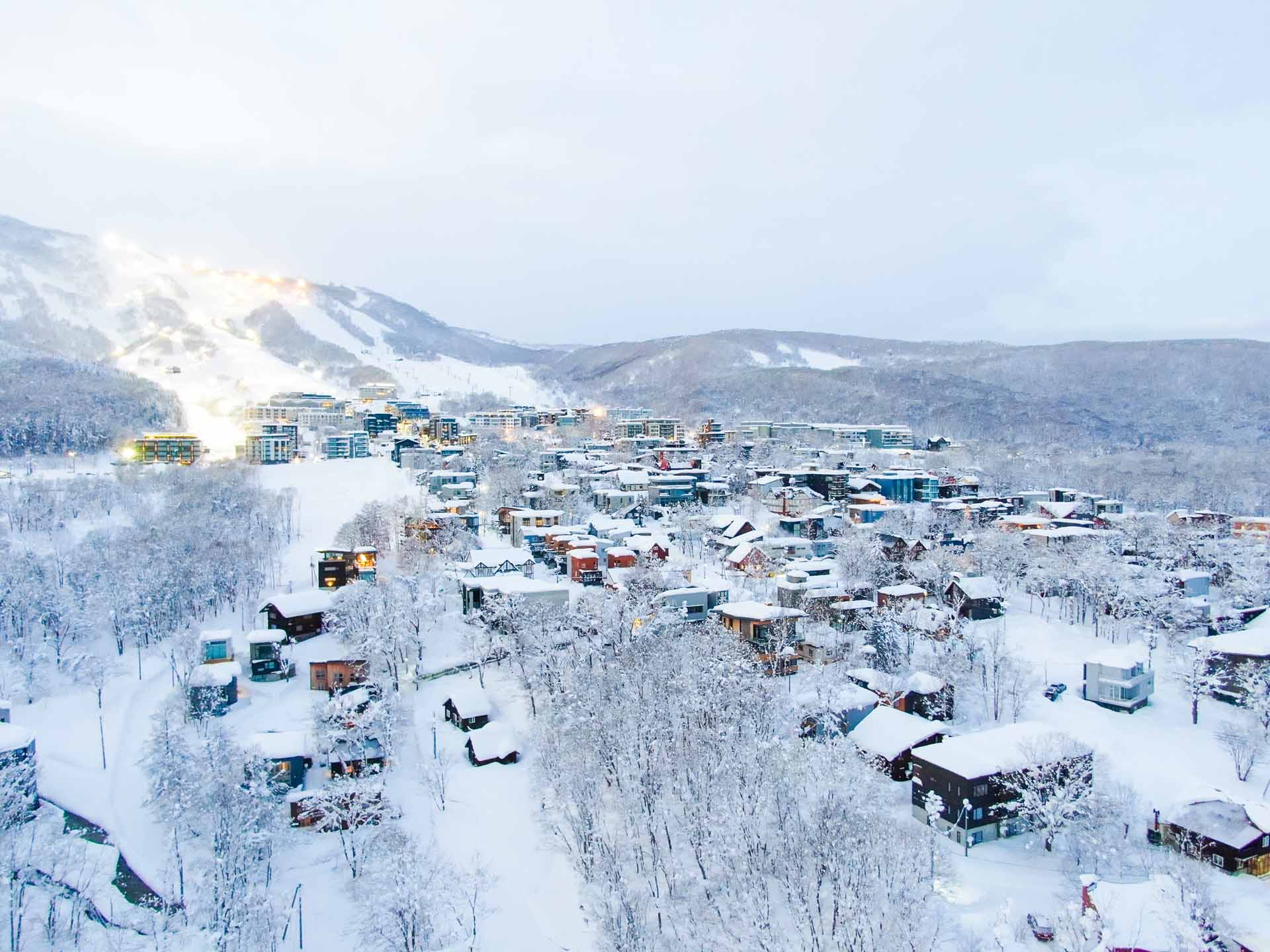 ニセコプロモーションボード 新しい冬のキャンペーンを開始 Be Free 自由になる Niseko Tourism